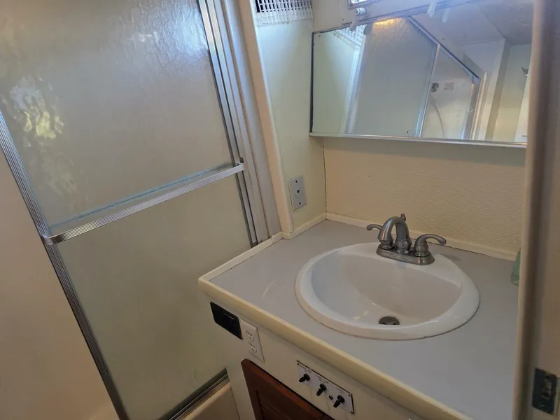 Slide: The Image of Chris-Craft Roamer 60 1976 - 5473799