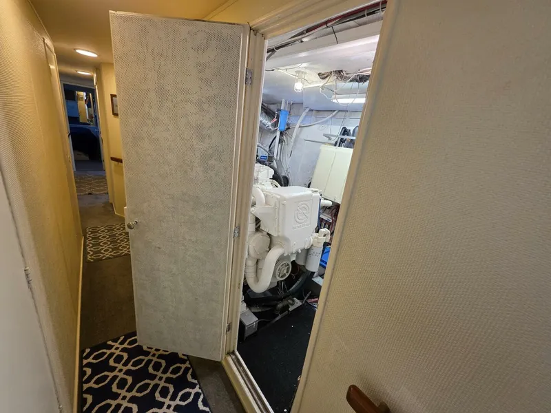 Slide: The Image of Chris-Craft Roamer 60 1976 - 5473802