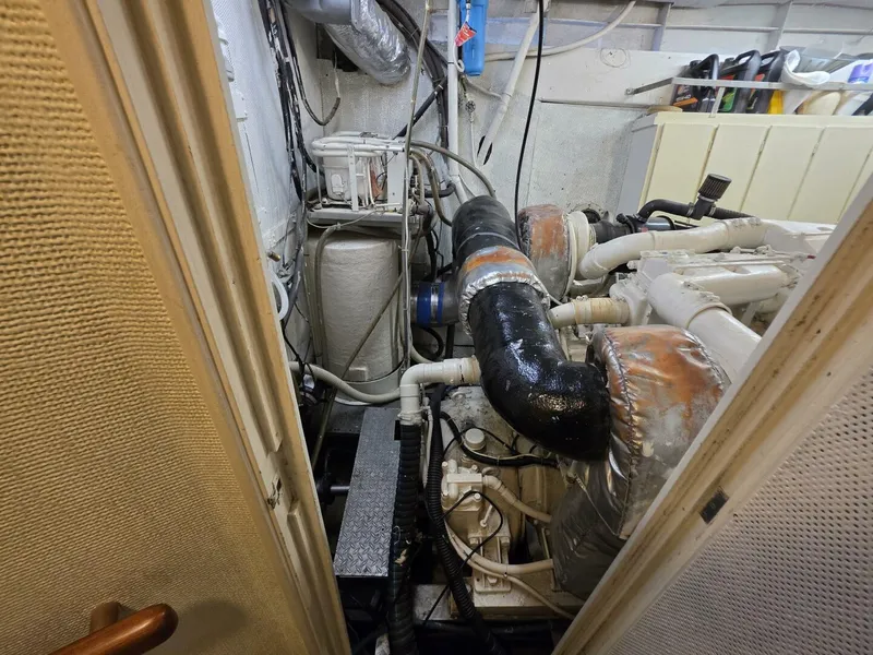 Slide: The Image of Chris-Craft Roamer 60 1976 - 5473827