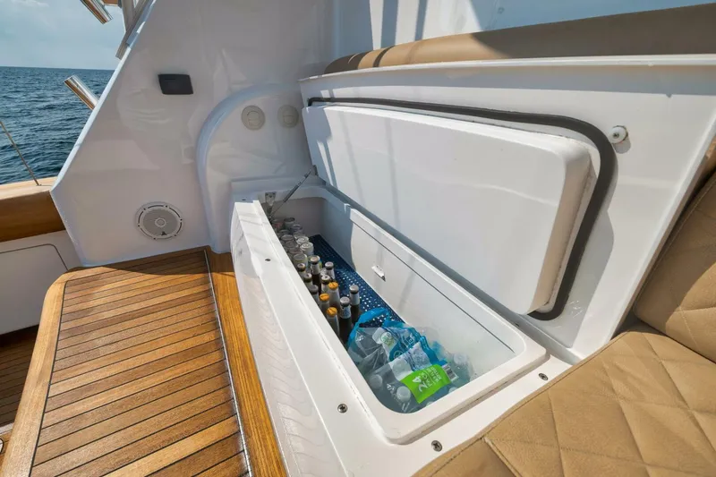 Slide: The Image of 2019 Viking 68 Convertible- GYS TRADE- Cockpit - 5615141