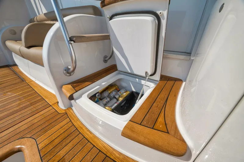 Slide: The Image of 2019 Viking 68 Convertible- GYS TRADE- Cockpit - 5615142