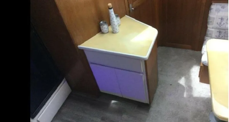 Slide: The Image of Carver 430 Cockpit 1995 - 5830000