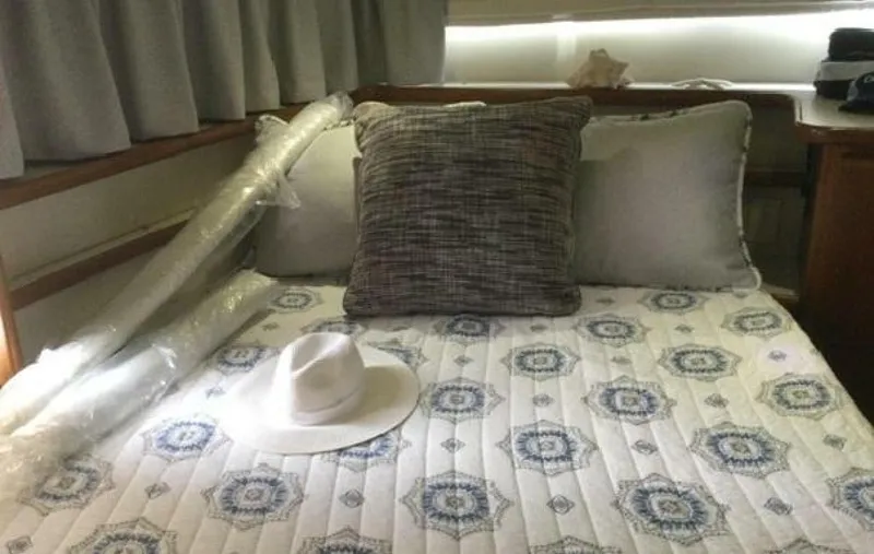 Slide: The Image of Carver Yachts 430 Cockpit 1995 - 5830063