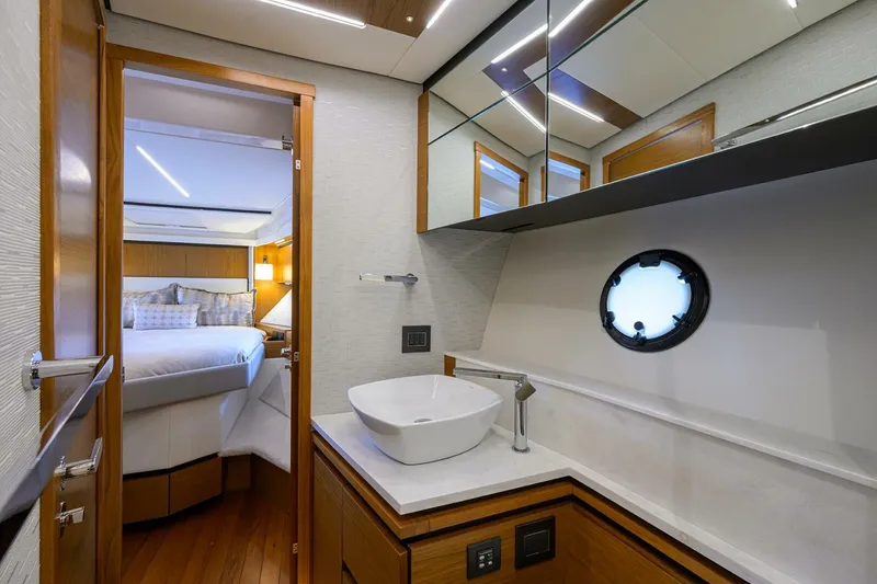 Slide: The Image of Tiara 49 DEBBIE'S DIAMOND - Head 2023 Tiara 49 C49 Coupe DEBBIE'S DIAMOND - 5474967