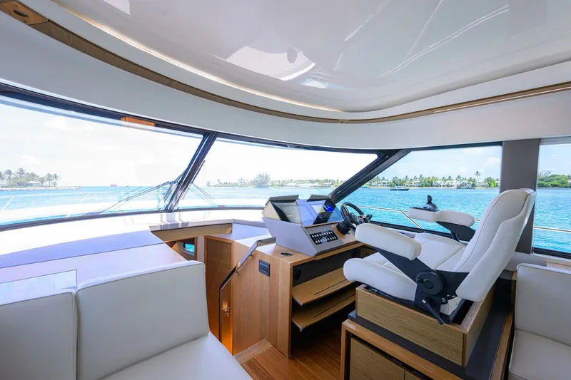 Slide: The Image of Tiara 49 DEBBIE'S DIAMOND - Helm 2023 Tiara 49 C49 Coupe DEBBIE'S DIAMOND - 5474990