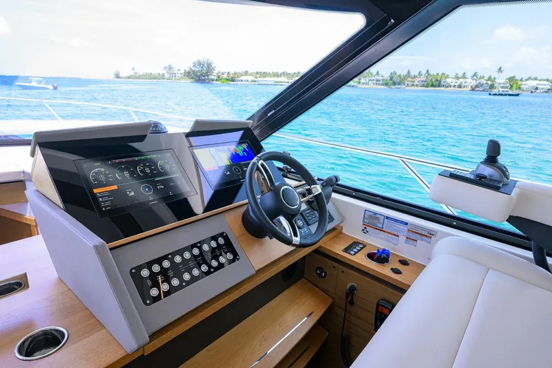 Slide: The Image of Tiara 49 DEBBIE'S DIAMOND - Helm 2023 Tiara 49 C49 Coupe DEBBIE'S DIAMOND - 5474992