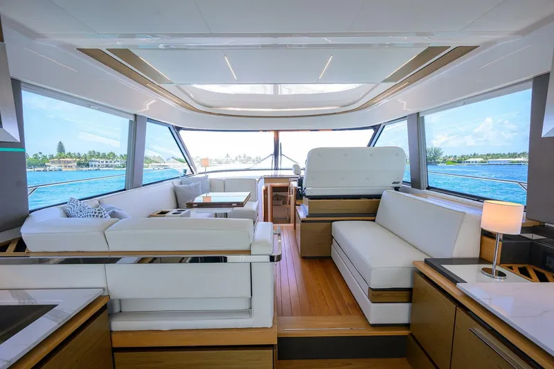 Slide: The Image of Tiara 49 DEBBIE'S DIAMOND - Salon 2023 Tiara 49 C49 Coupe DEBBIE'S DIAMOND - 5474920