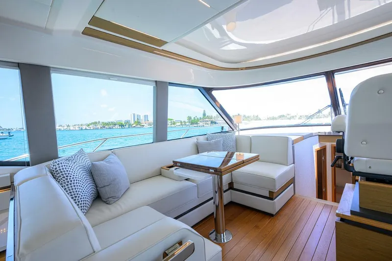 Slide: The Image of Tiara 49 DEBBIE'S DIAMOND - Salon 2023 Tiara 49 C49 Coupe DEBBIE'S DIAMOND - 5474921