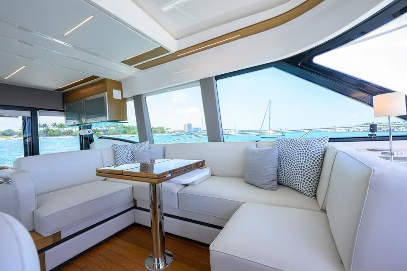 Slide: The Image of Tiara 49 DEBBIE'S DIAMOND - Salon 2023 Tiara 49 C49 Coupe DEBBIE'S DIAMOND - 5474922