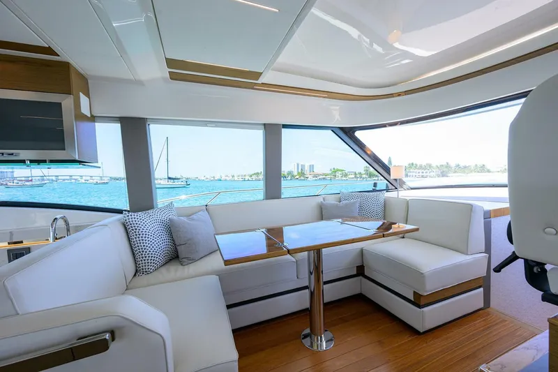 Slide: The Image of Tiara 49 DEBBIE'S DIAMOND - Salon 2023 Tiara 49 C49 Coupe DEBBIE'S DIAMOND - 5474923