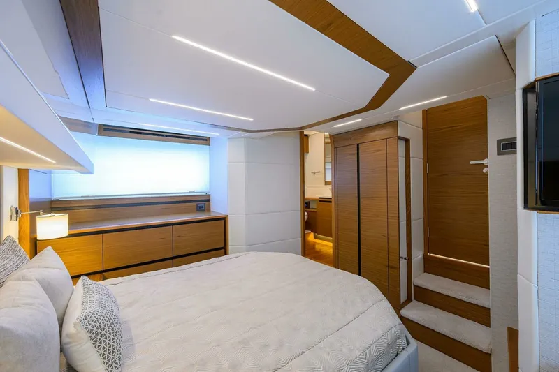 Slide: The Image of Tiara 49 DEBBIE'S DIAMOND - Master Stateroom 2023 Tiara 49 C49 Coupe DEBBIE'S DIAMOND - 7653174