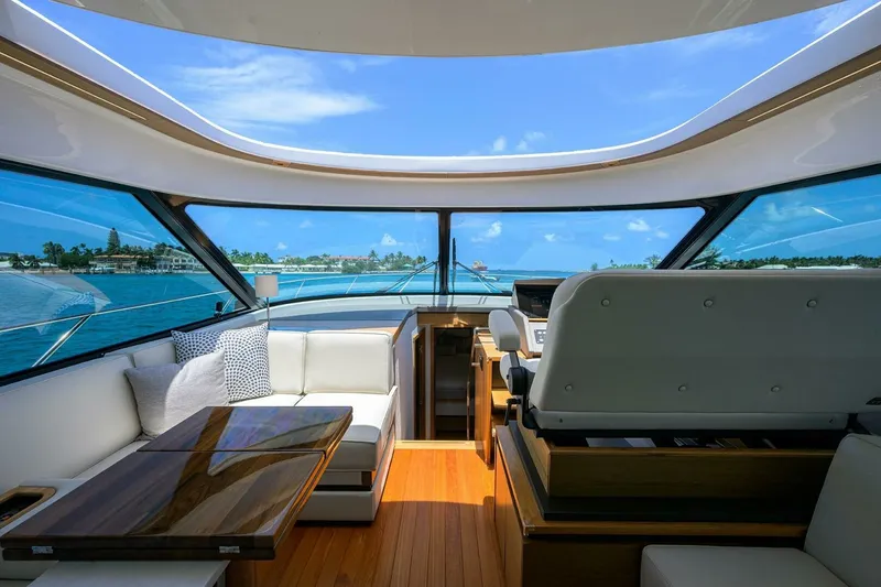 Slide: The Image of Tiara 49 DEBBIE'S DIAMOND - Helm 2023 Tiara 49 C49 Coupe DEBBIE'S DIAMOND - 7653190