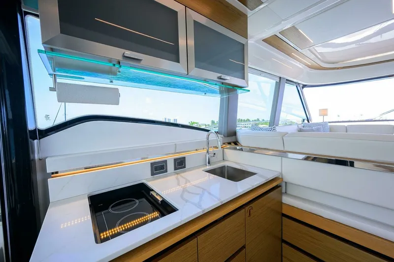 Slide: The Image of Tiara 49 DEBBIE'S DIAMOND - Galley 2023 Tiara 49 C49 Coupe DEBBIE'S DIAMOND - 7653171