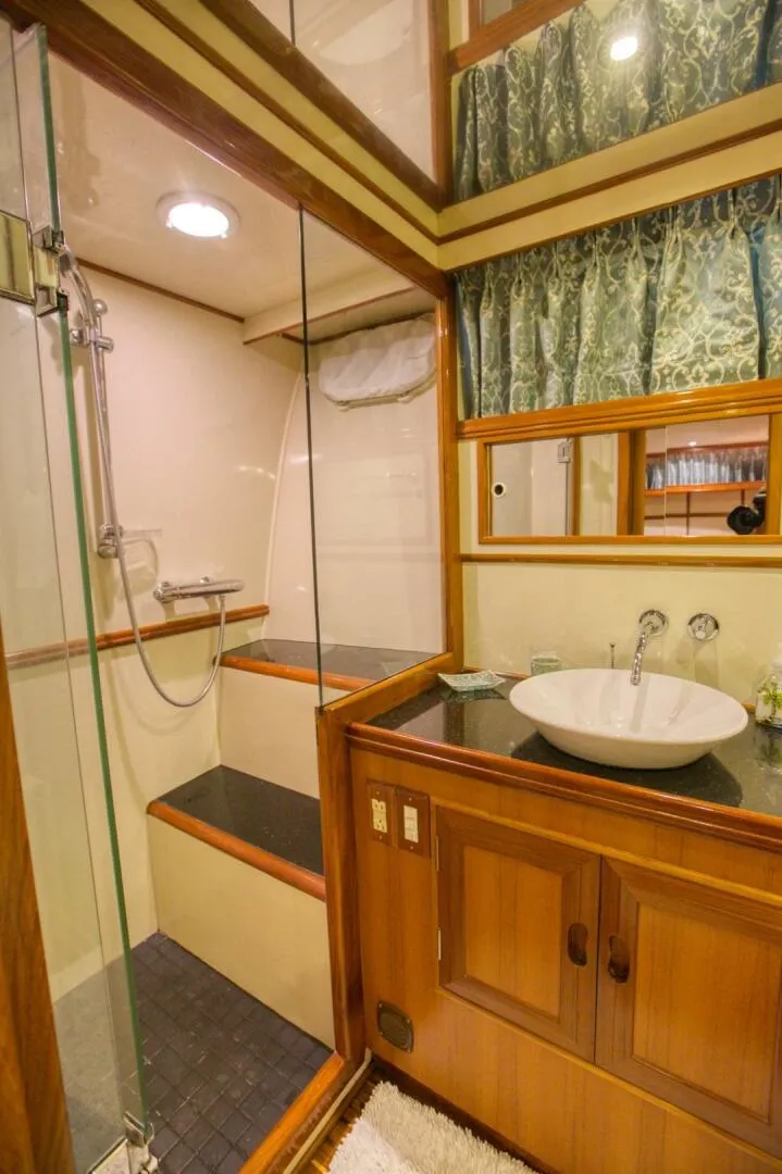 Slide: The Image of Ocean Alexander 610 Pilothouse 2000 - 5486470