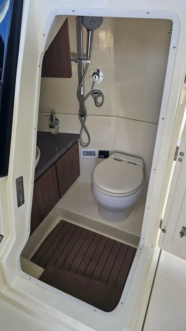 Slide: The Image of Chris-Craft 35 Calypso 2022 - 5476238