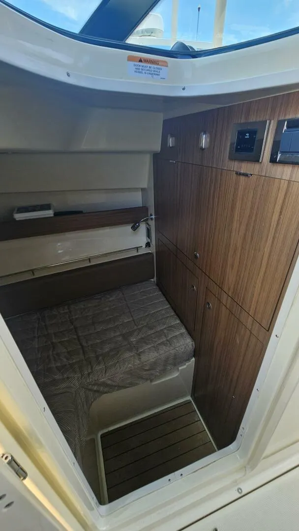 Slide: The Image of Chris-Craft 35 Calypso 2022 - 5476240