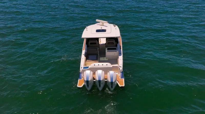 Slide: The Image of Chris-Craft 35 Calypso 2022 - 5476221