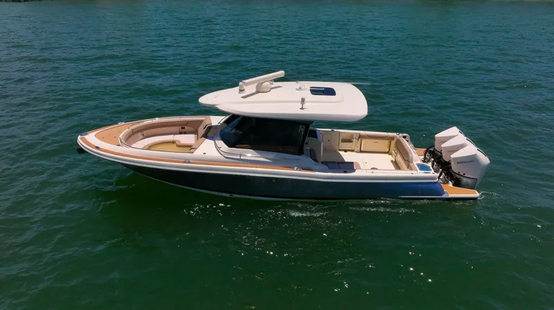 Slide: The Image of Chris-Craft 35 Calypso 2022 - 5476219