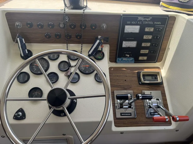 Slide: The Image of Tollycraft 30 1985 - 5476581