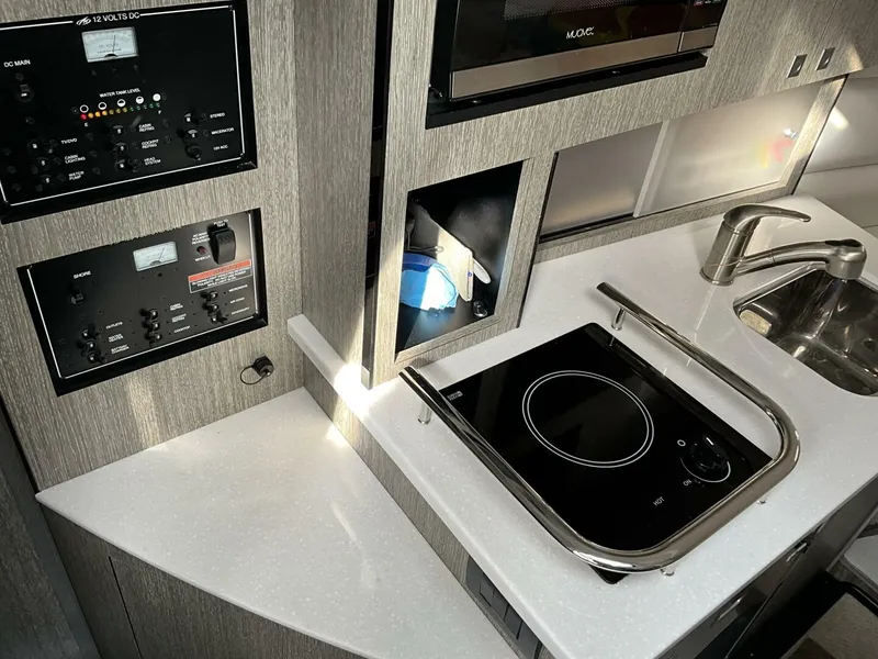 Slide: The Image of Monterey 295 SY 2021 - 5682408