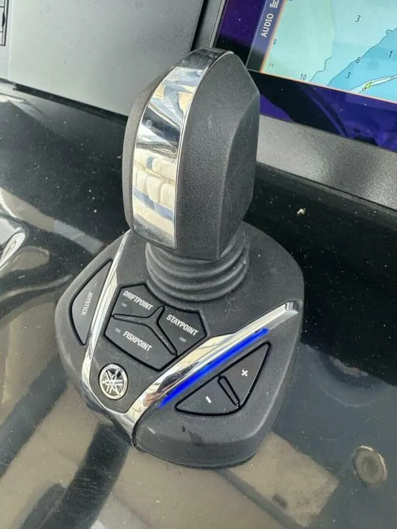 Slide: The Image of Robalo R360 2023 - 5477472