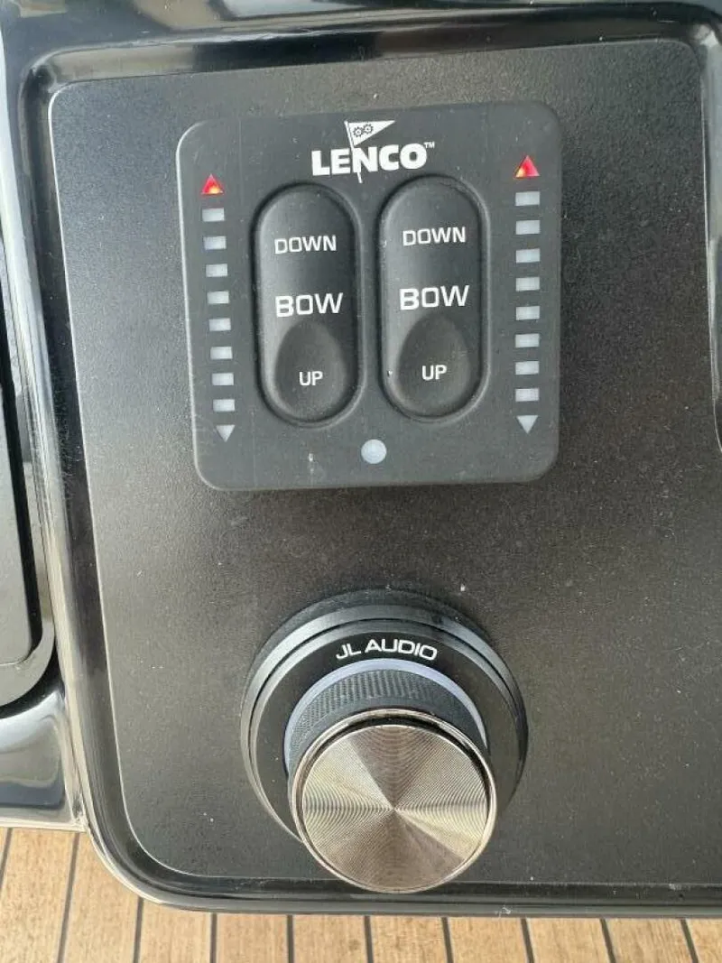 Slide: The Image of Robalo R360 2023 - 5477470