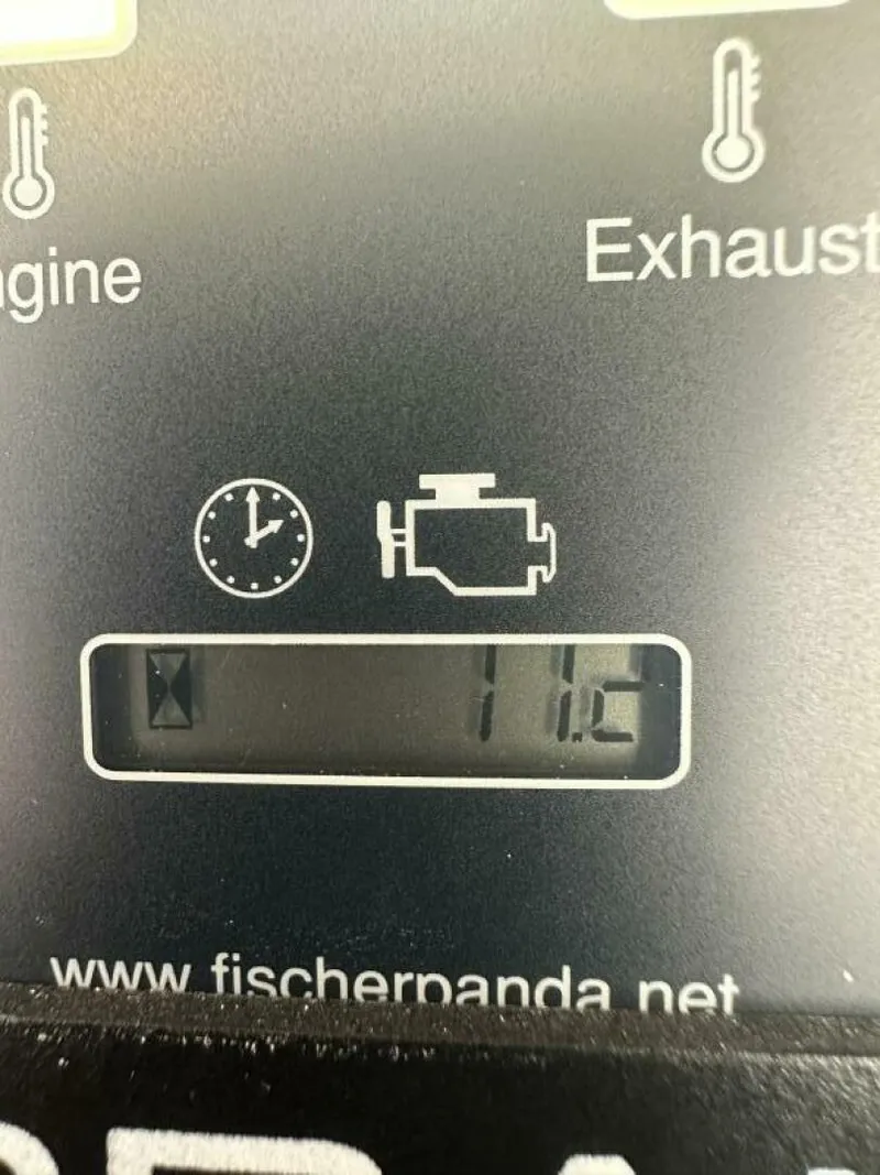 Slide: The Image of Robalo R360 2023 - 5477482