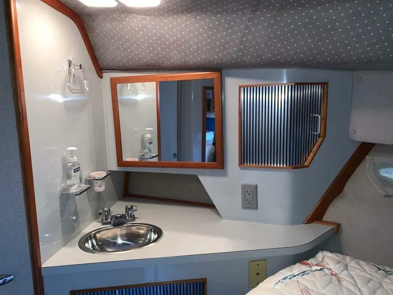 Slide: The Image of Sea Ray 390 Express 1989 - 5478497