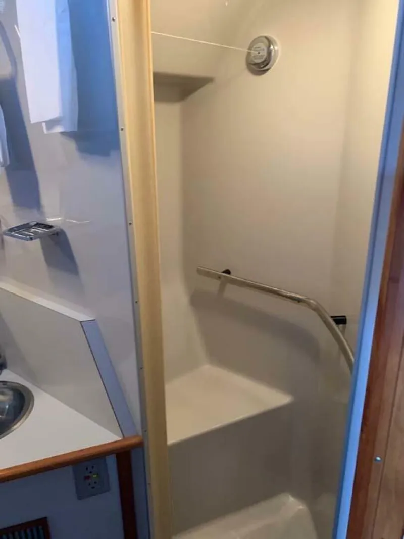 Slide: The Image of Sea Ray 390 Express 1989 - 5478499