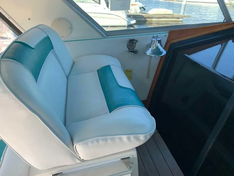 Slide: The Image of Sea Ray 390 Express 1989 - 5478501