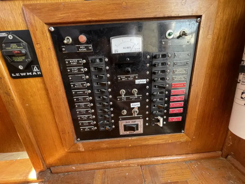 Slide: The Image of Californian 34 LRC 1982 - 5479291