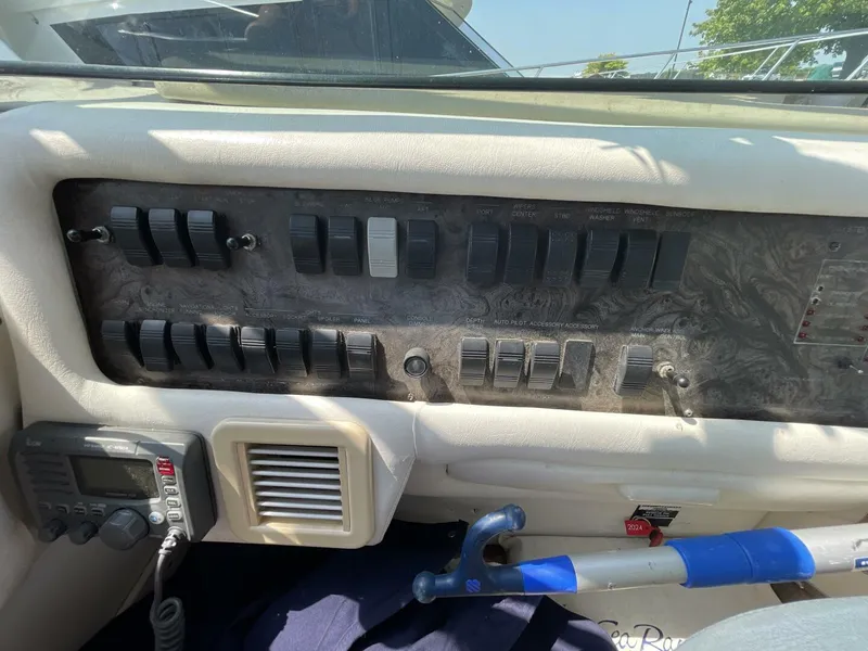 Slide: The Image of Sea Ray 630 Super Sun Sport 1998 - 5480445