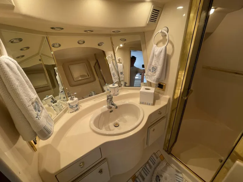 Slide: The Image of Sea Ray 630 Super Sun Sport 1998 - 5480408