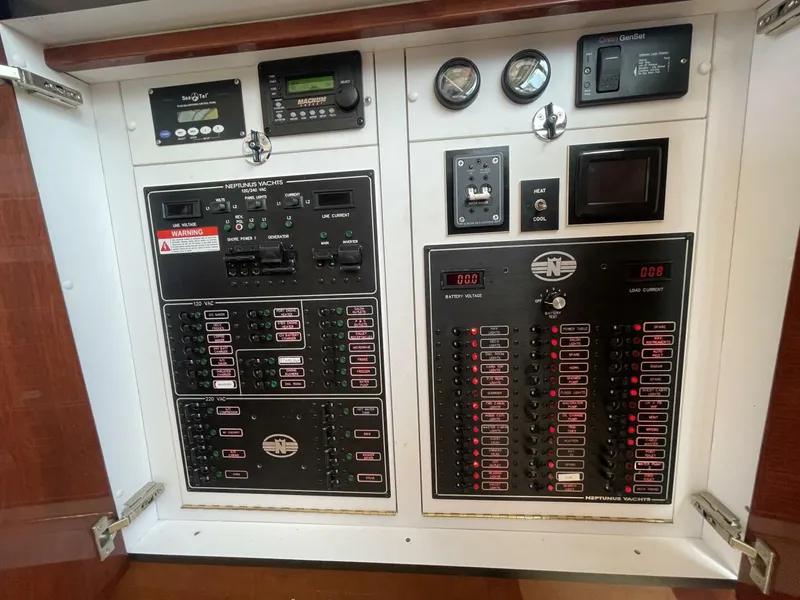 Slide: The Image of Neptunus Royale 55 2006 - 5480485