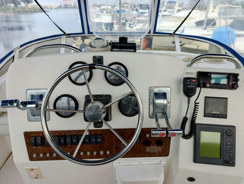 Slide: The Image of Silverton 351 Sedan 1999 - 5485309