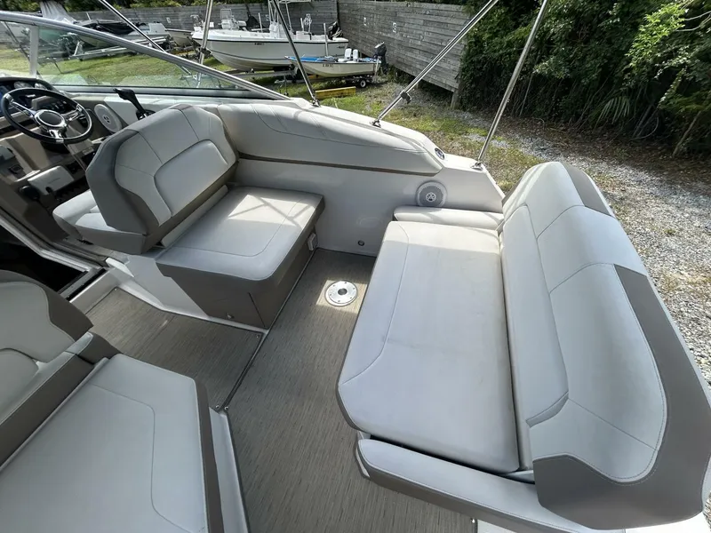 Slide: The Image of Regal 26 Express 2017 - 5498762