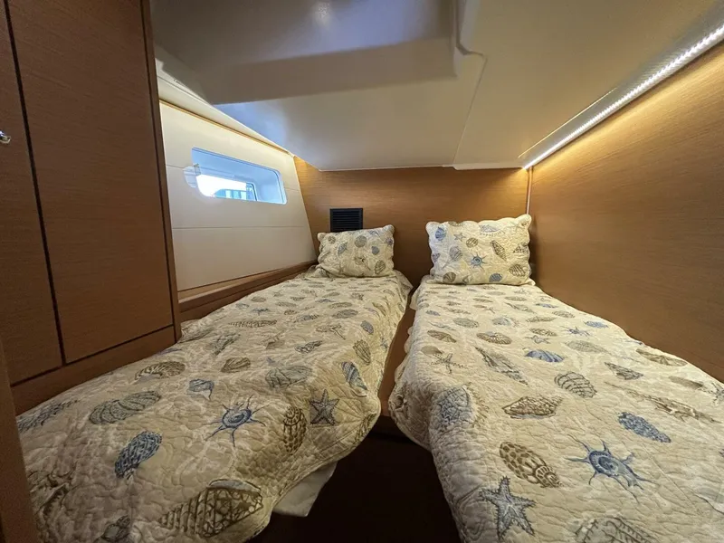 Slide: The Image of Jeanneau 54 2017 - 5481925