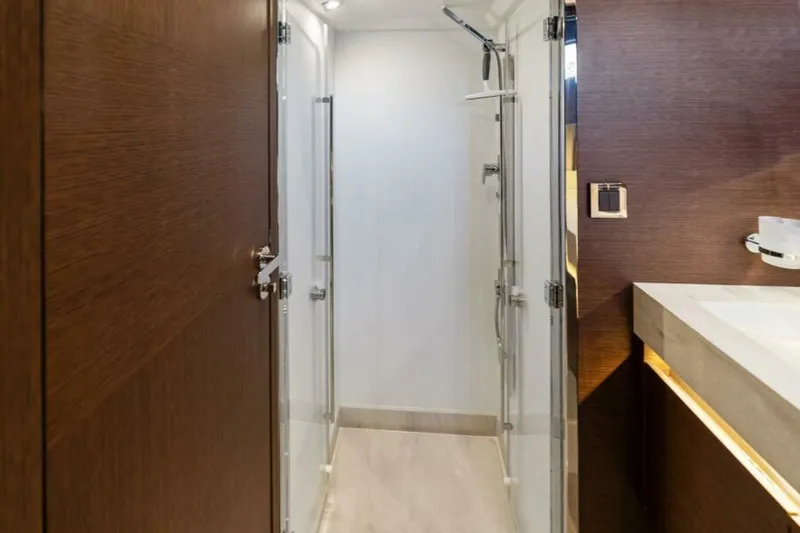 Slide: The Image of 2020 52 Prestige Flybridge - Vacay - Master Head - 5482448