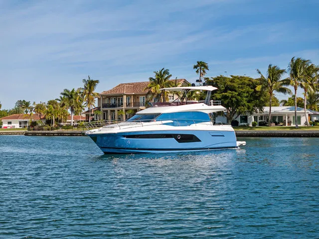Slide: The Image of Prestige 520 Flybridge 2020 - 74