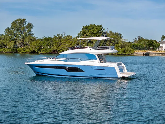 Slide: The Image of Prestige 520 Flybridge 2020 - 77