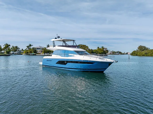 Slide: The Image of Prestige 520 Flybridge 2020 - 79