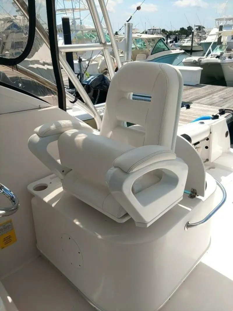 Slide: The Image of Pro-line 32 Express Captain's seat in lean/stand position - 5530591