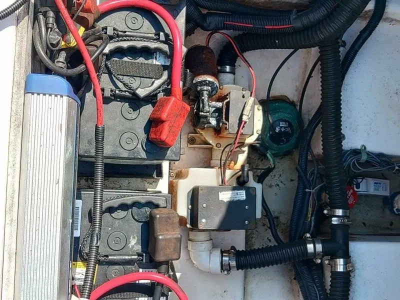 Slide: The Image of Pro-Line 32 Express Center view of aft deck hatch. - 5533914