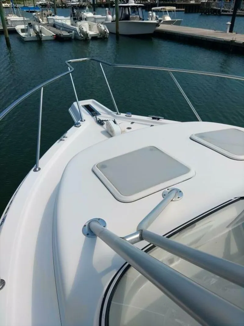 Slide: The Image of Pro-line 32 Express Bow/foredeck view - 5530586