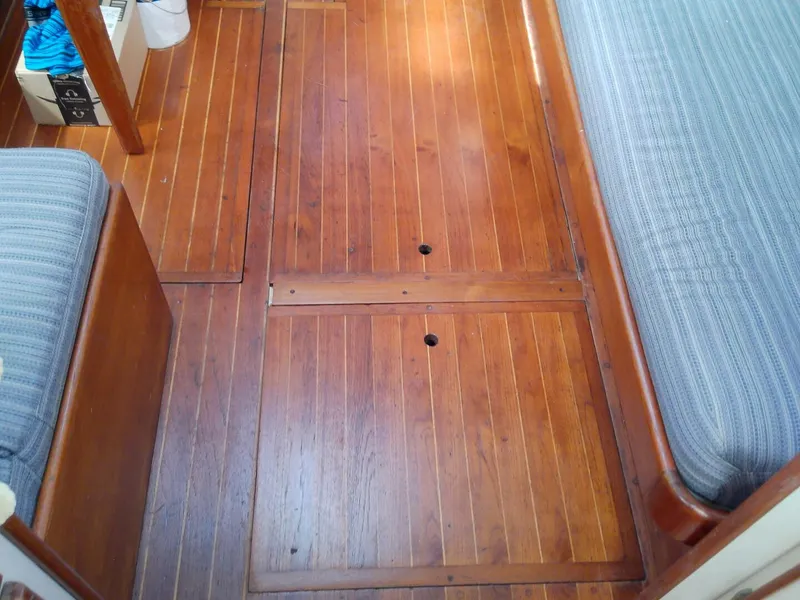 Slide: The Image of Whitby 42 Center Cockpit 1980 - 5485890