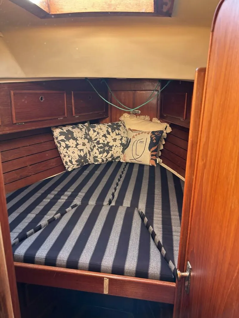 Slide: The Image of Whitby 42 Center Cockpit 1980 - 5845882