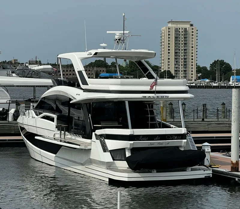Slide: The Image of Galeon 640 Fly 2024 - 5506880