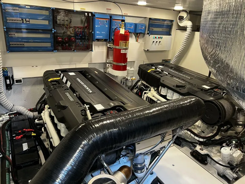 Slide: The Image of Galeon 640 Fly 2024 - 5506892