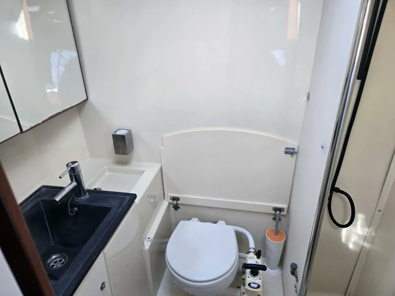 Slide: The Image of Vee Berth Head w/ Shower Stall - 5486638