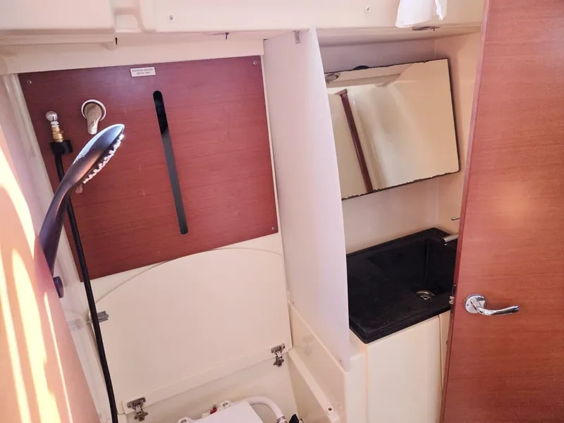 Slide: The Image of Guest Head - 5486633